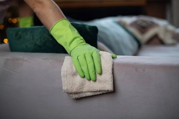 Professionele Schoonmaak Schoonmaak Hygiëne Netheid Keuken Een Schoonmaakster Groene Rubberen — Stockfoto