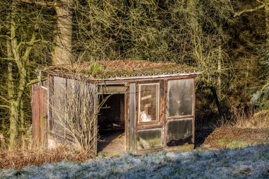 eski terk edilmiş ahır