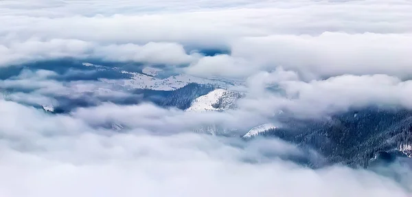 Vista através das nuvens — Fotografia de Stock