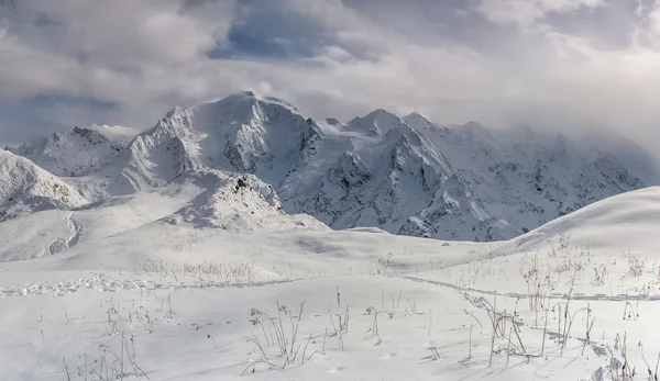 Зимові гори в Грузії — стокове фото