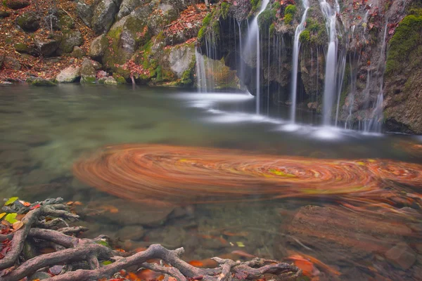 Malý whirlpool v Krym hory, podzim — Stock fotografie