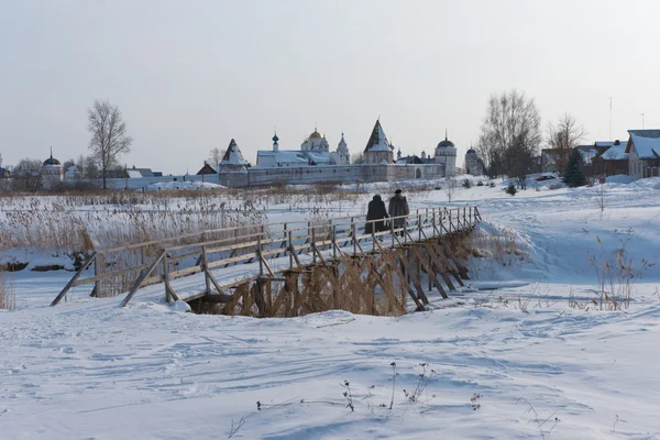 Russland. suzdal im März. pokrovsky Kloster am Morgen. — Stockfoto