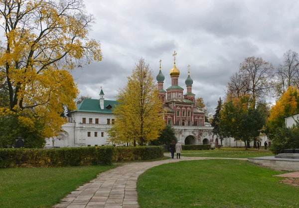 วันฤดูใบไม้ร่วงในวิหาร Novodevichy ในมอสโก . — ภาพถ่ายสต็อก