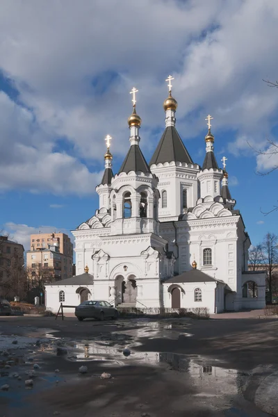 มอสโคว์ วัดอาร์ชแองเจิ้ลไมเคิลที่คลินิกในสนาม Devichy . — ภาพถ่ายสต็อก