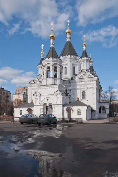 Moskva. Chrám Archanděla Michaela na kliniky Novoděvičího pole. — Stock fotografie
