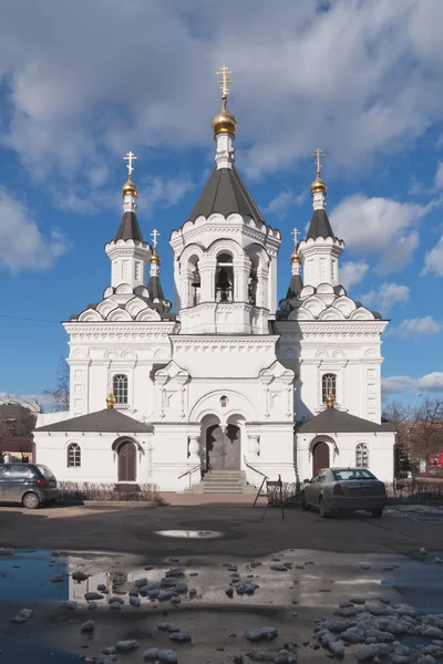 Moscovo. Templo do Arcanjo Miguel em clínicas no Campo do Devichy . — Fotografia de Stock