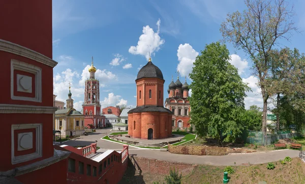 Rossiya.V Monastère Vysokopetrovsky à Moscou . — Photo