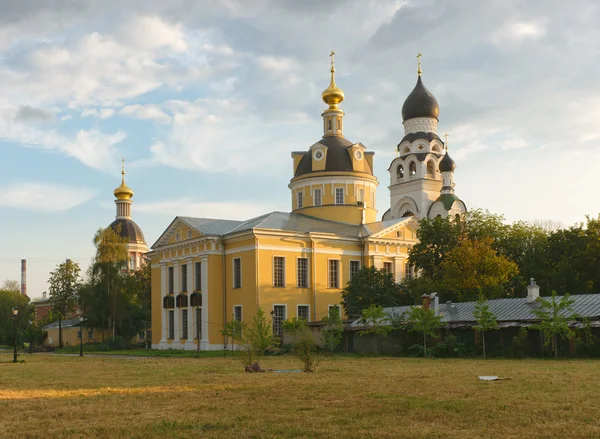 Kirche der alten Gläubigen Rogoschskoj Gemeinschaft in Moskau. lizenzfreie Stockfotos