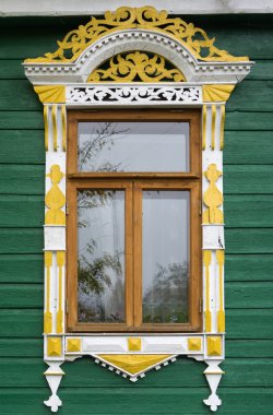 Rostov büyük. Oyma architraves penceresiyle