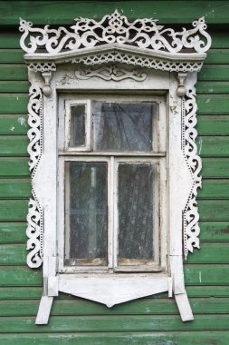 Rostov büyük. Oyma architraves penceresiyle
