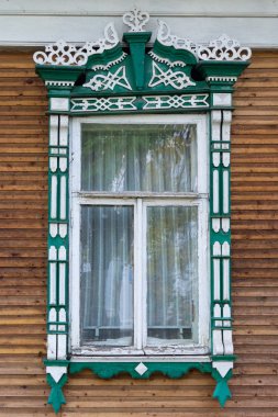 Rostov büyük. Oyma architraves penceresiyle