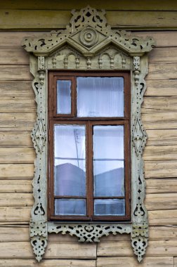 Rostov büyük. Oyma architraves penceresiyle