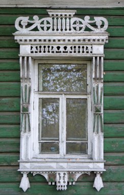 Rostov büyük. Oyma architraves penceresiyle