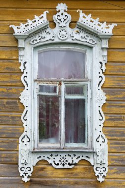 Rostov büyük. Oyma architraves penceresiyle