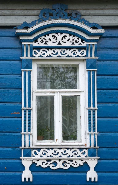 Rostow der Große. Fenster mit geschnitzten Architraven — Stockfoto