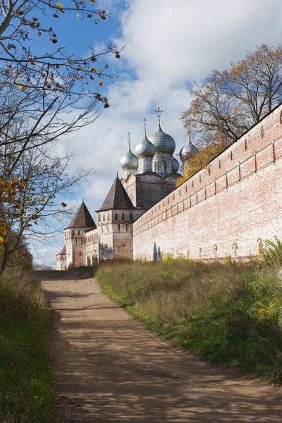 Russia. Monastery of Sts autumn. — Stock Photo, Image