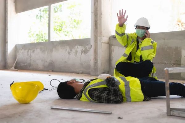 Incidente Operaio Del Cantiere Chiamata Responsabile Della Sicurezza Salvataggio Salvataggio — Foto Stock