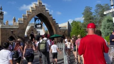 Orlando, FL / USA - 10 / 18 / 20: Hogsmeade 'in dışı Orlando, Florida' daki Universal Stüdyoları 'nda bulunan Harry Potter temalı bir alan..