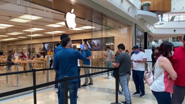 Orlando Usa Customers Lining Apple Store Purchase New Iphone Smartphones — Stock video