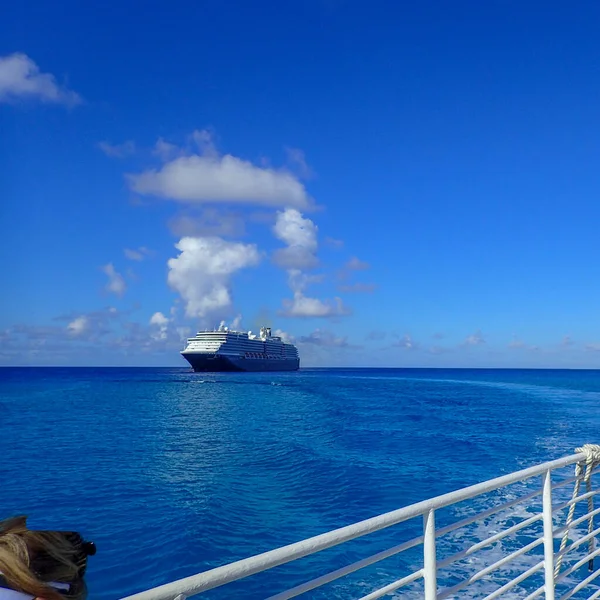 Half Moon Cay Bahamas Holland America Line Zuiderdam Cruise Ship — Stock Photo, Image