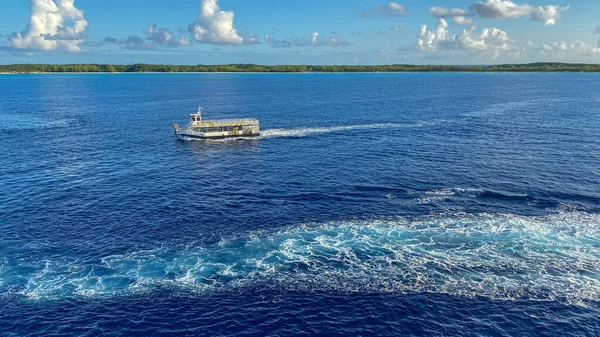 Half Moon Cay Bahamas Una Licitación Lista Para Recoger Pasajeros — Foto de Stock