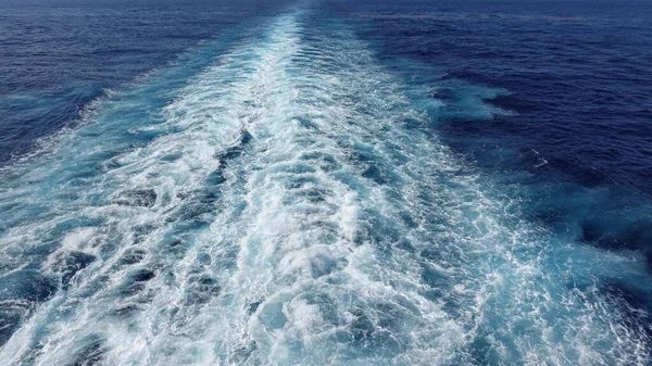 Kreuzfahrtschiff Erwacht Einem Schönen Sonnigen Tag Mit Weißen Wolken Und — Stockfoto