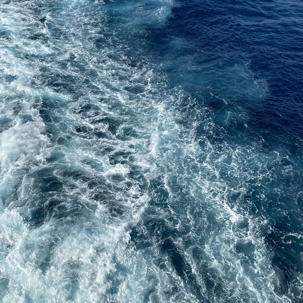 Navio Cruzeiro Acorda Belo Dia Ensolarado Com Nuvens Brancas Mares — Fotografia de Stock