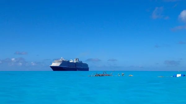 Half Moon Cay Bahamas Holland America Line Zuiderdam Cruise Ship — Stock Photo, Image