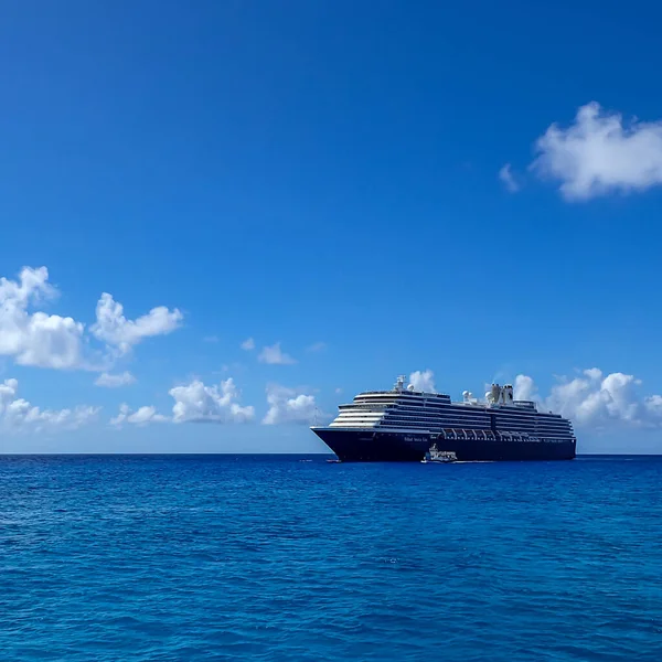 Half Moon Cay Bahamas Holland America Line Zuiderdam Cruise Ship — Stock Photo, Image