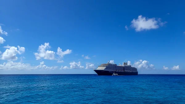 Half Moon Cay Bahamas Holland America Line Zuiderdam Cruise Ship — Stock Photo, Image