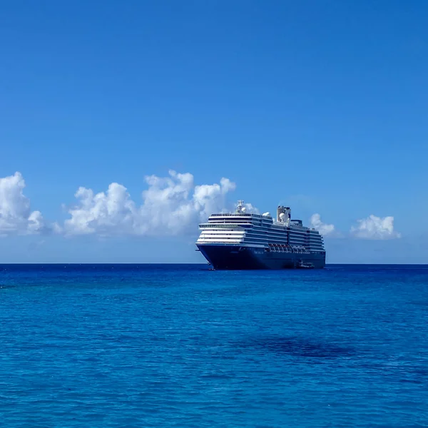 Half Moon Cay Bahamas Holland America Line Zuiderdam Cruise Ship — Stock Photo, Image