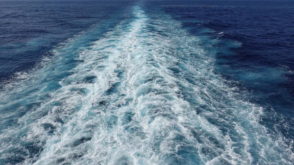 Cruise Ship Wake Beautiful Sunny Day White Clouds Churning Blue — Stock Photo, Image