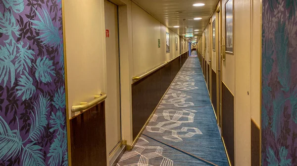 Lauderdale Usa Korridor Ett Kryssningsfartyg Med Blå Geometriskt Mönstrad Matta — Stockfoto