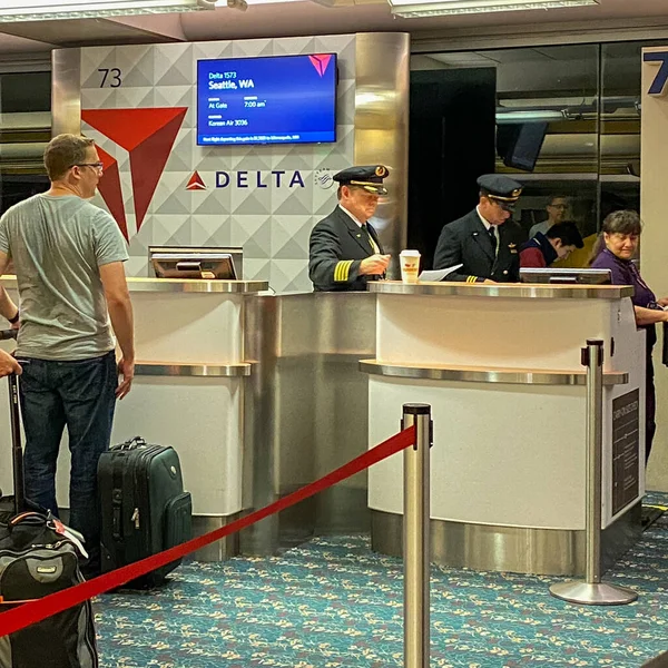 Orlando Usa February 2020 Pilots Delta Gate Preparing Fly Out — Stock Photo, Image