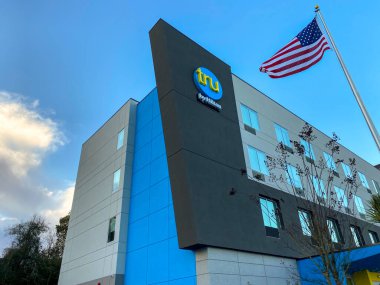 Mobile, AL USA - Mobile, Alabama 'da bulunan Hilton tarafındaki Tru otelinin dış cephesi.