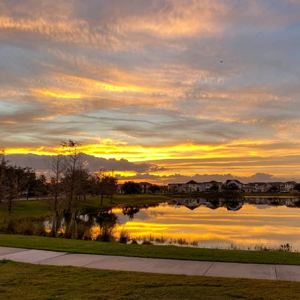 Beau Coucher Soleil Rose Orange Bleu Réfléchissant Sur Lac Dans — Photo