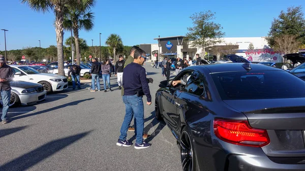 Orlando Usa Marzo 2020 Persone Che Parlano Alle Automobili Occasione — Foto Stock