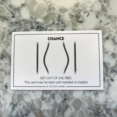 Orlando, FL USA - 25 Ocak 2021: Bir tekel setinden ücretsiz çıkış kartı. Af, başkanlık, iş, bankacılık ve finans.