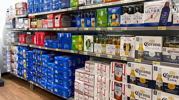 Orlando Usa Januar 2021 Kisten Bier Einem Lebensmittelgeschäft — Stockfoto