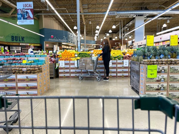 Orlando Usa Januari 2021 Produktionsgången Med Kärra Synvinkel Whole Foods — Stockfoto