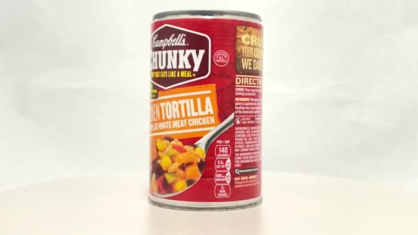 Orlando Usa Februari 2021 Burk Campbells Chunky Chicken Tortilla Soup — Stockvideo