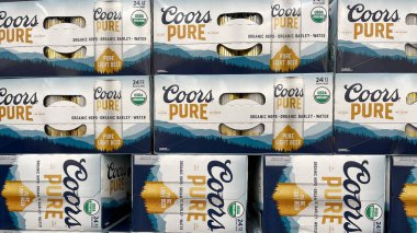 Orlando, FL USA - 14 Mart 2021 Coors Light, Amerikan Moulson Coors Bira Şirketi 'nin bir ürünüdür..