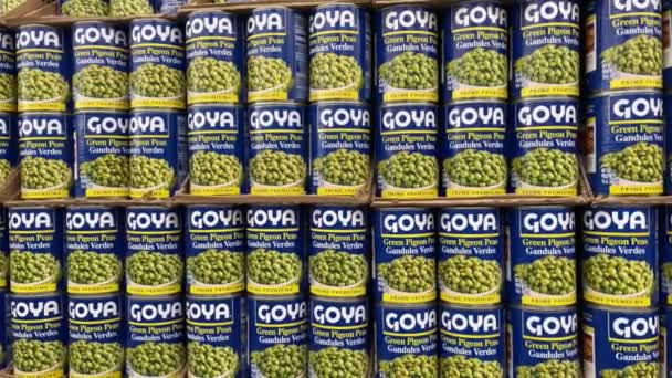 Orlando Usa February 2021 Goya Canned Green Pigeon Peas Display — Stock Video