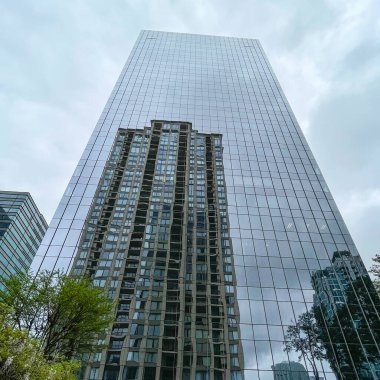 Atlanta, GA ABD-28 Mart 2021: Atlanta, GA 'nın Buckhead ilçesindeki Apartman ve Kurumsal Binalar.