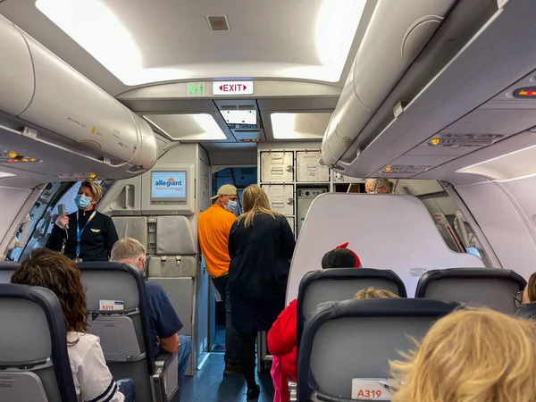 Sanford Estados Unidos Mayo 2021 Personas Esperando Avión Allegiant Aeropuerto — Foto de Stock