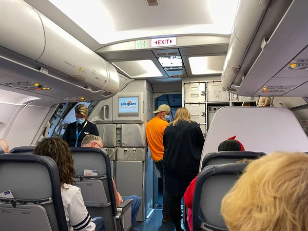 Sanford Eua Maio 2021 Pessoas Esperando Avião Allegiant Aeroporto Internacional — Fotografia de Stock