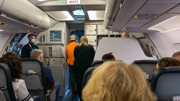 Sanford Usa May 2021 People Waiting Allegiant Airplane Sanford International — Stock Photo, Image