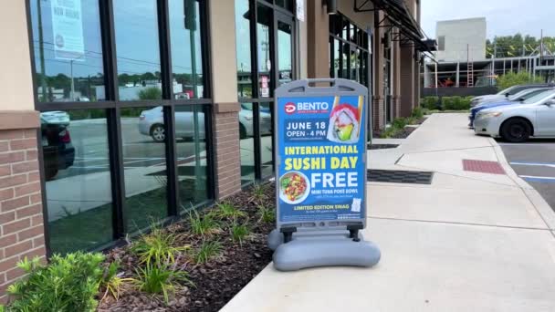 Orlando Usa Június 2021 Panning Right Bento Sushi Restaurant Sign — Stock videók