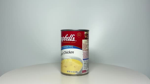 Orlando Usa Ιουνίου 2021 Μια Κονσέρβα Campbells Cream Chicken Soup — Αρχείο Βίντεο