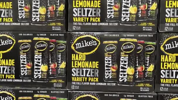 Orlando Usa Července 2021 Zvětšení Bednách Limonády Mikes Hard Lemonade — Stock video